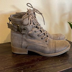 G by Guess women’s ankle boots booties taupe color zipper side lace up